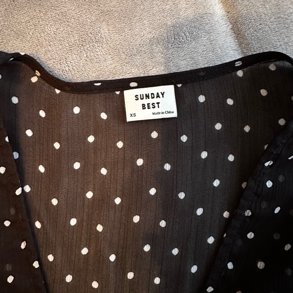 Aritzia Sunday Best blouse size xs - Picture 4 of 4